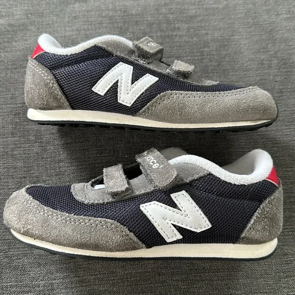 EUC NEW BALANCE 410 Velcro Sneaker - Picture 7 of 9